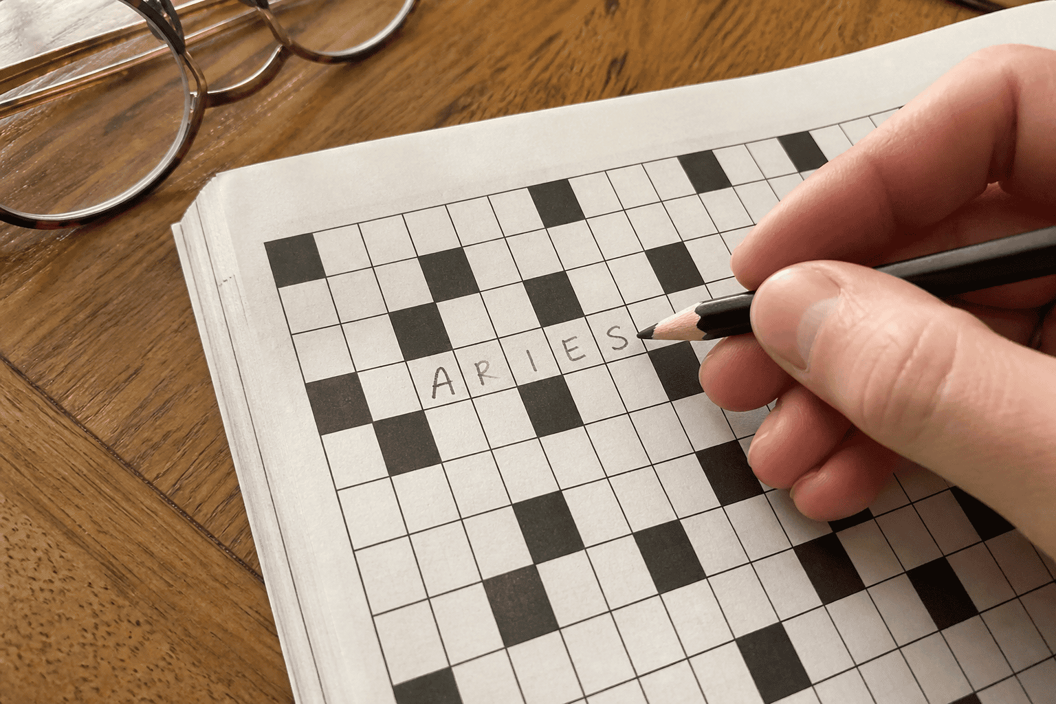 Kruiswoordpuzzel met het vijfletterantwoord ARIES voor sterrenbeeld Ram